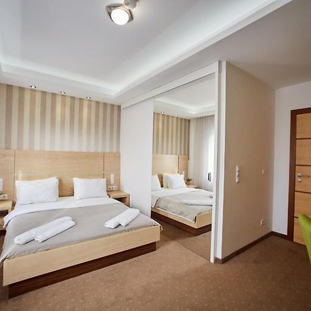 Laurus Motel Airport Tuzla Zivinice Exterior foto